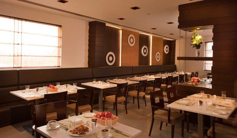 Sunday Hotel Chandigarh Zirakpur Екстер'єр фото