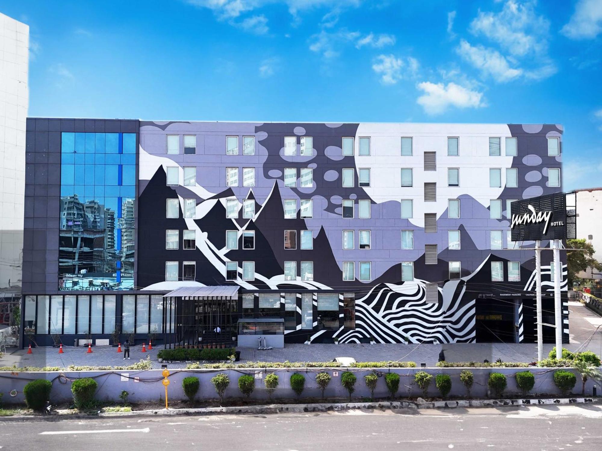 Sunday Hotel Chandigarh Zirakpur Екстер'єр фото