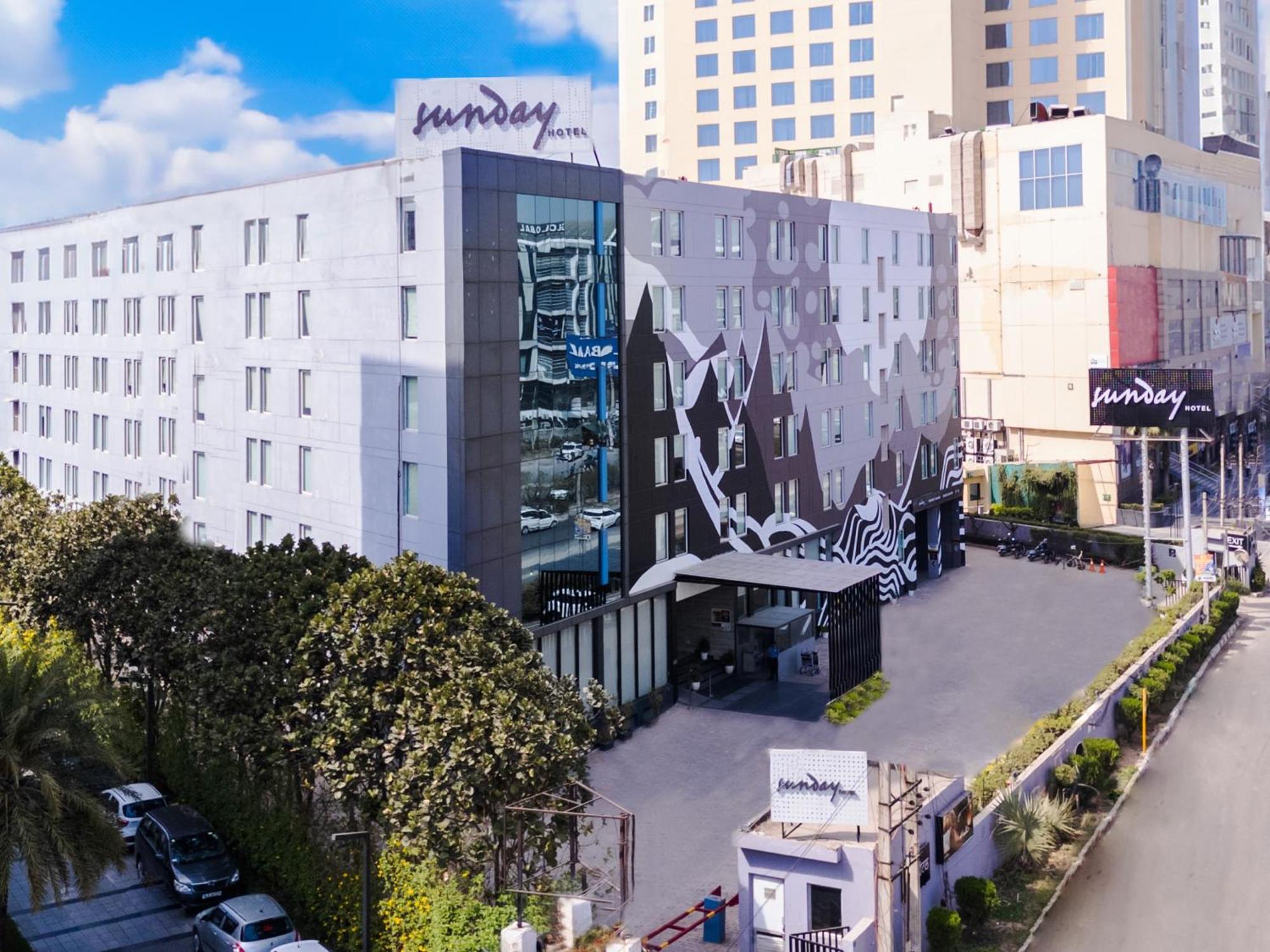 Sunday Hotel Chandigarh Zirakpur Екстер'єр фото