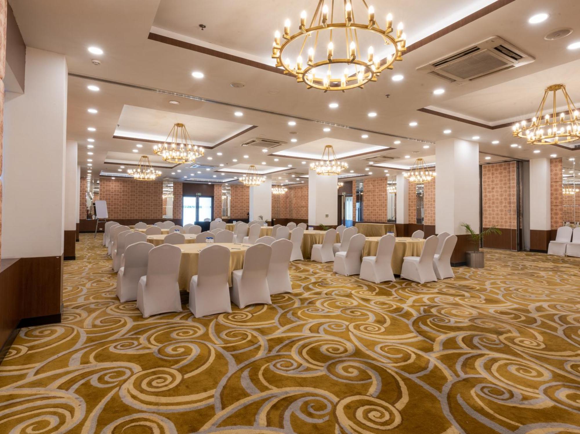 Sunday Hotel Chandigarh Zirakpur Екстер'єр фото